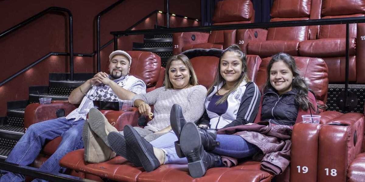 Hacer que las películas sean accesibles para las familias de habla hispana en el condado de Franklin Hacer que las películas sean accesibles para las familias de habla hispana en el condado de Franklin