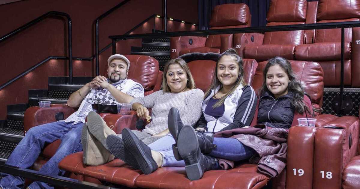 Hacer que las películas sean accesibles para las familias de habla hispana en el condado de Franklin