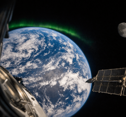 Artemis II alcanza el ecuador de su viaje hacia la Luna Artemis II alcanza el ecuador de su viaje hacia la Luna